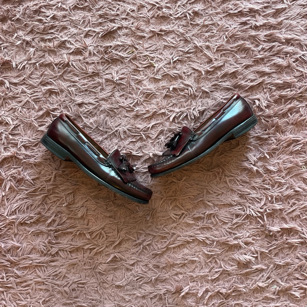 VTG ⏰ G.H. BASS tassel loafers in this beautiful burgundy color